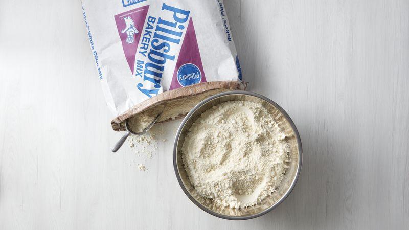 Pillsbury™ Bakers Plus White Cake Mix 50 lb Bag Pillsbury Mix - Bake Supply Plus