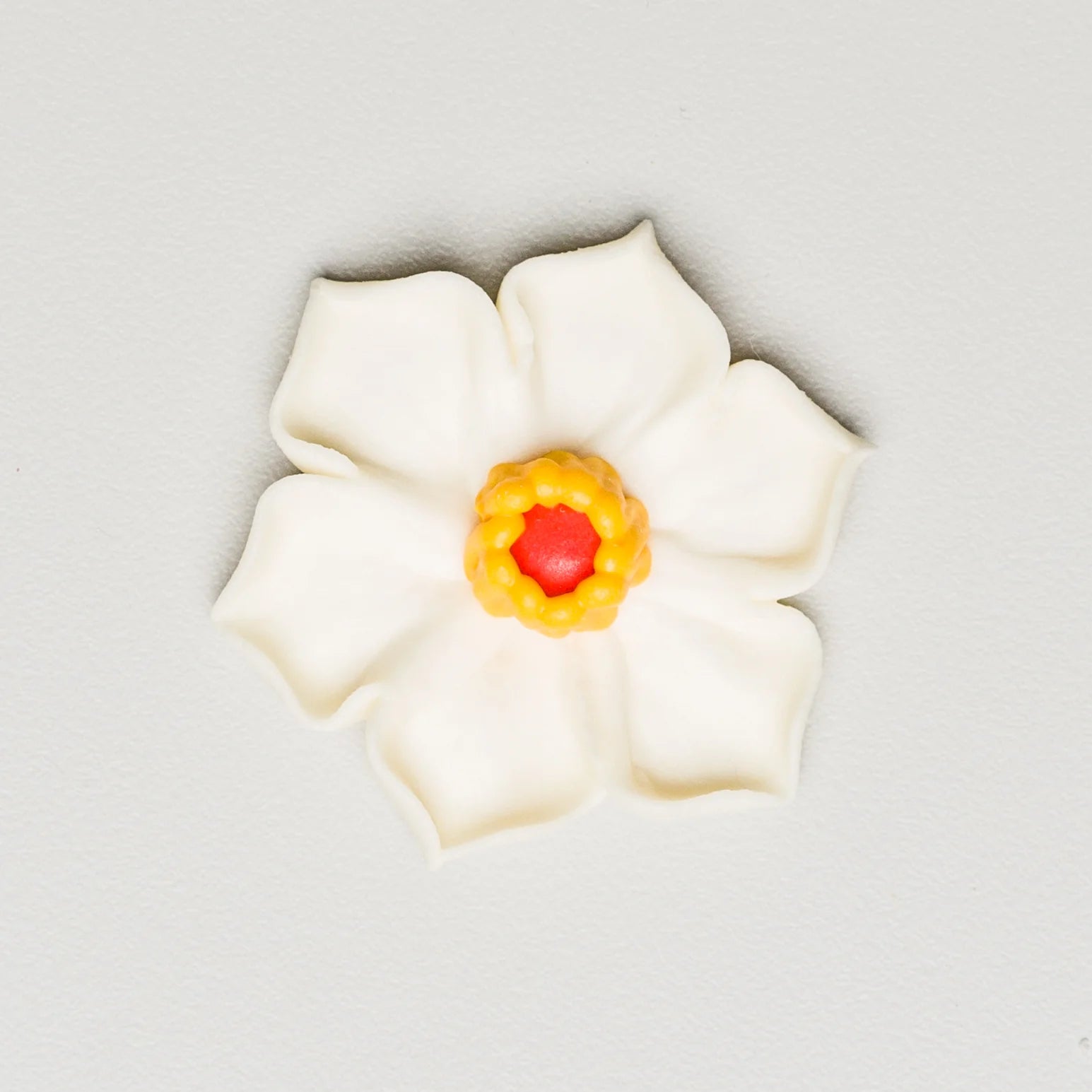 1.75" Royal Icing Daffodil White #15