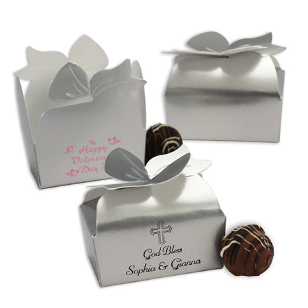 17S - Cajas Pequeñas de Recuerdos con Tapa de Lazo de Lámina Plateada de 2 5/8 x 1 1/2 x 1 3/16
