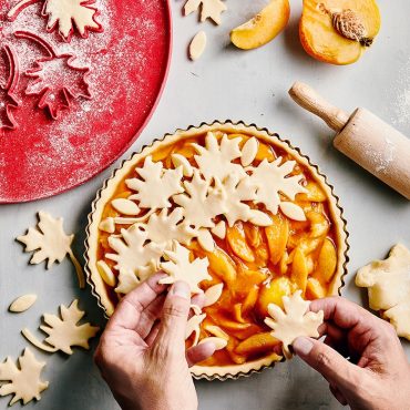 Cortador de pastel con manzanas y hojas Nordic Ware